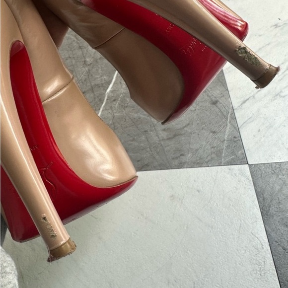Christian Louboutin Nude Patent Heels - Picture 7 of 10